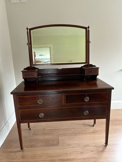 Antique chest of drawers