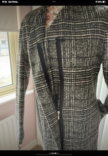 coat Bnwt peruzzi coat size 38 herringbone print.   Italian brand choice boutiques
