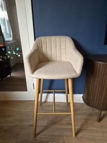 Bar stool / kitchen island stool