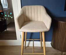 Bar stool / kitchen island stool