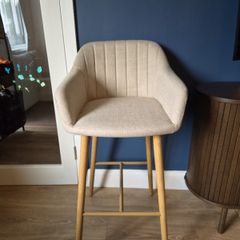 Bar stool / kitchen island stool