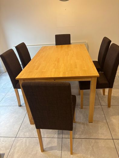 Beautiful Table & 6 Chairs