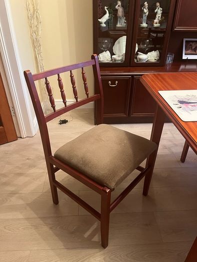 Extendable Dining Room & 4 Chairs