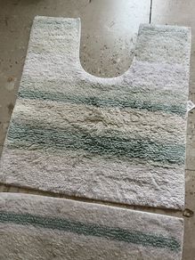 Matching bath mats & bath sheet