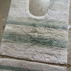 Matching bath mats & bath sheet