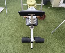 weight bench and weights