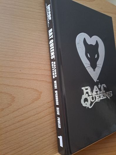 Rat Queens Deluxe Edition Volume 1-3 (RAT QUEENS DELUXE HC)