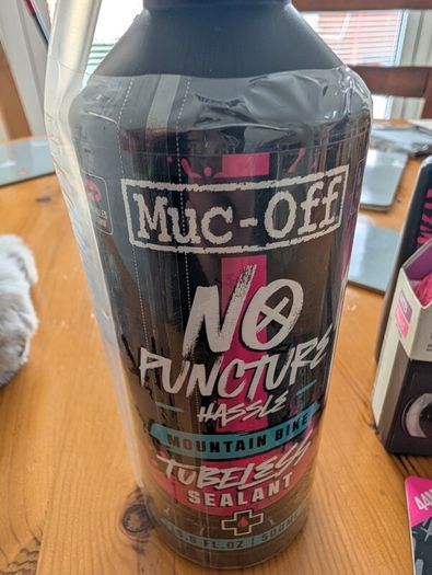 Muc off cycling tubeless accessories
