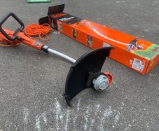 Black + decker 33cm 700w strimmer