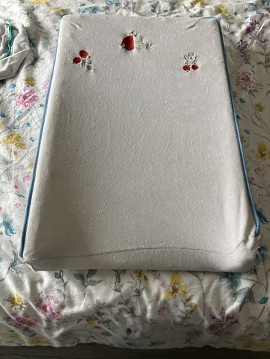 IKEA baby change mat with 4 covers