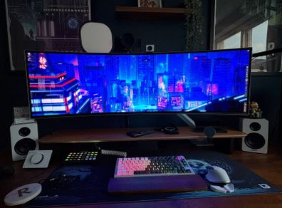 Samsung Odyssey G9 OLED w/Arm