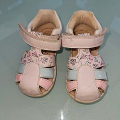 Girl's  sandals