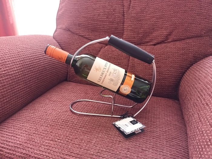 Wine bottle pourer