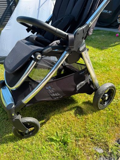 Mamas & Papas Flip3 Travel System Stroller  and Carrycot
