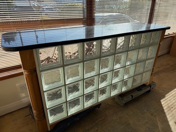 Kitchen island / bar