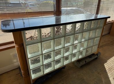 Kitchen island / bar