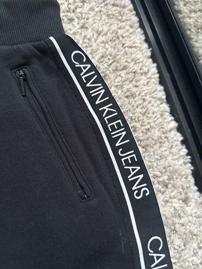 Calvin Klein Jeans black skirt (xs)