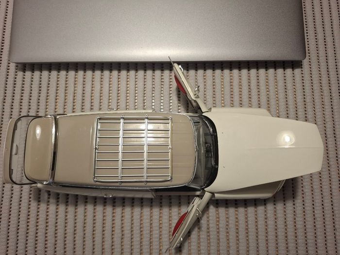 Citroen DS 21 Break 1970 White/Grey - Norev - 1:18 - New in Box