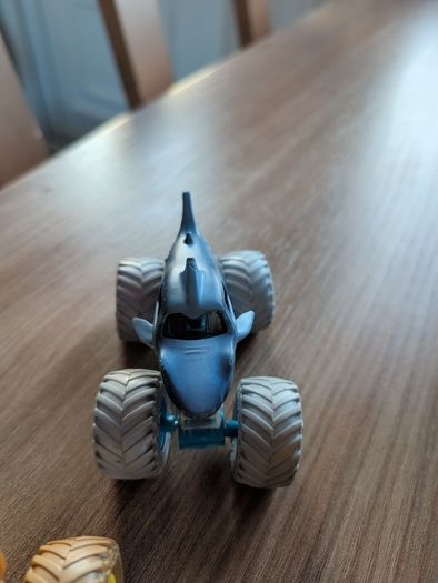 Hot wheels Monster mover with 10 Monster trucks