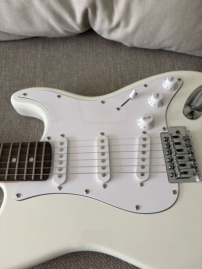 electric guitar for sale with carry case.