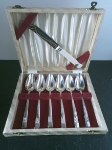 Vintage Art Deco boxed set of silver plated EPNS grapefruit knife and spoons