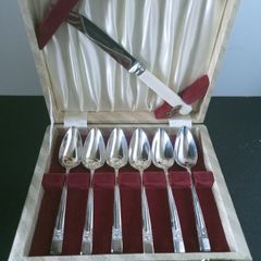 Vintage Art Deco boxed set of silver plated EPNS grapefruit knife and spoons