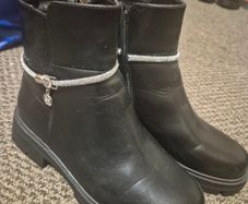 Woman's  shoes
