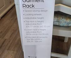 Corner garment rack