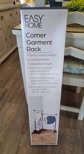 Corner garment rack