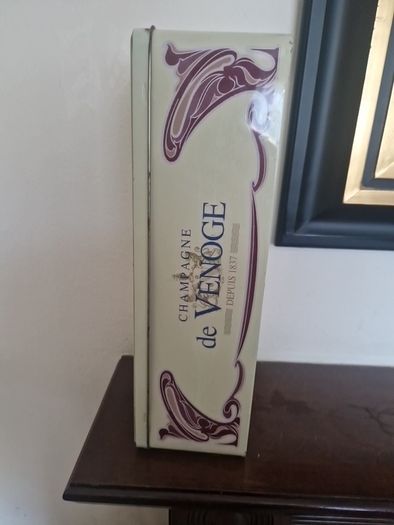 champagne tin