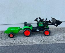 Kids peddal tractor