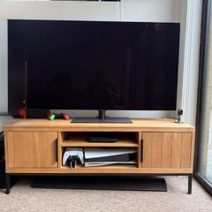 EZ Living Solid Oak TV Stand / Media Uni