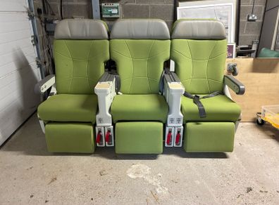 Airplane seats (Japanese airline)
