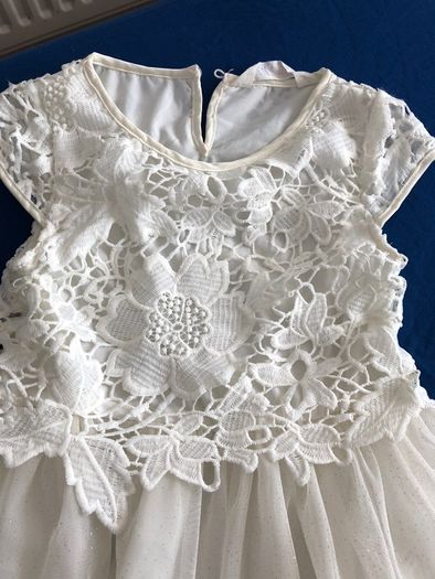 Beautiful cream dress size: 6/7yrs from H&M