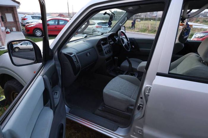 2000 Mitsubishi Pajero 3.5 V6 petrol