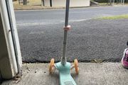 OXELO Kids 3 Wheeled Scooter