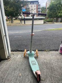OXELO Kids 3 Wheeled Scooter