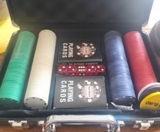 Complete 300pc Poker Set in Case + BONUS Vintage Wooden Carousel Caddy