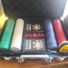 Complete 300pc Poker Set in Case + BONUS Vintage Wooden Carousel Caddy