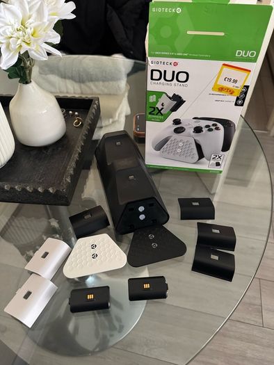 Xbox rechargeable batteries and stand