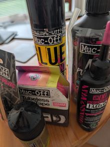 Muc off cycling tubeless accessories