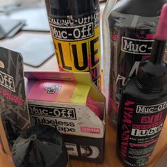 Muc off cycling tubeless accessories