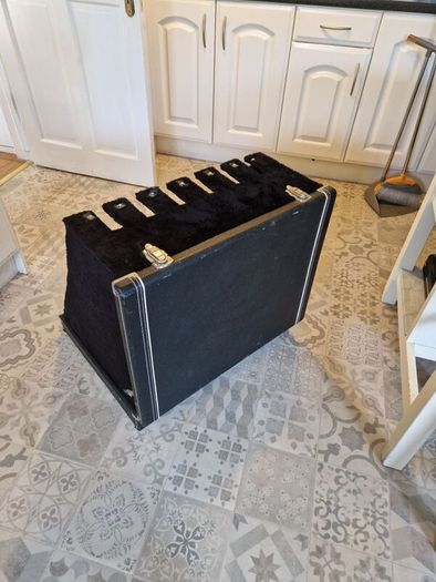 On stage six guitar  stand