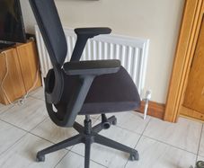 Black netback office task chair