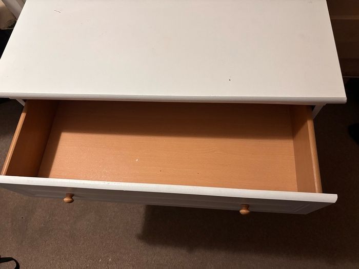 White chest of drawers