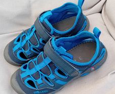 Trollkids Closed Toe Dandals Size UK 2.5/ EU 35