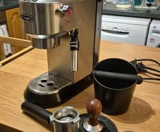 Delonghi Dedica EC685.M Coffee Machine Excellent Condition and Extras