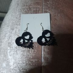 black melting heart skull earrings