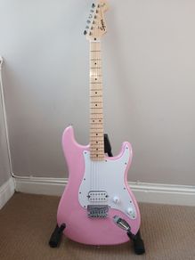 Squier strat pink