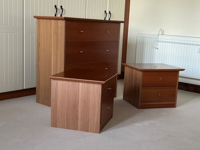 Bedroom furniture set in perfect condition - chest drawers + 2 lockers